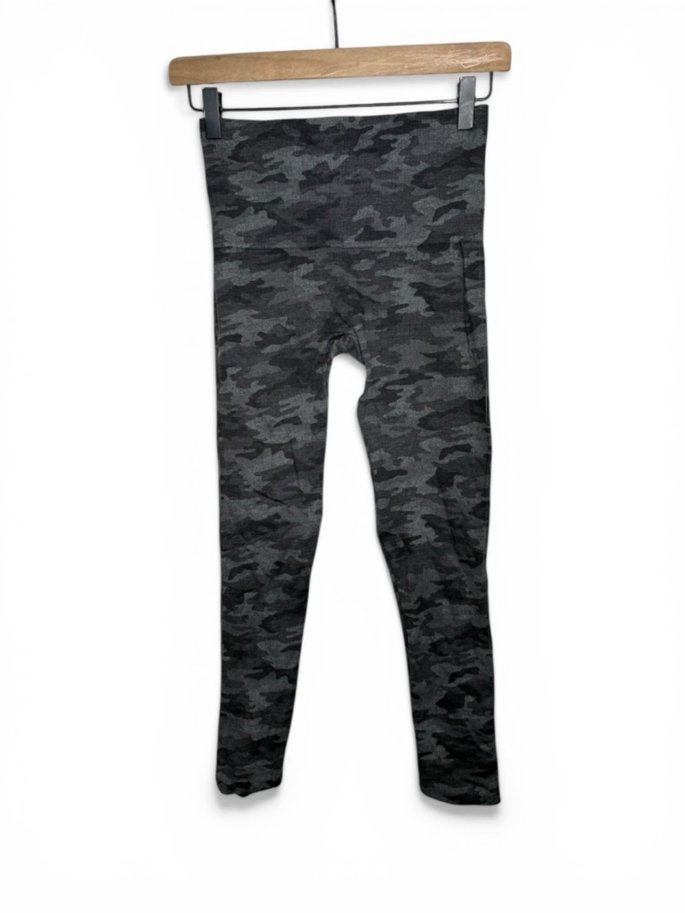 SPANX Seamless Camo Printed Leggings Crops Size Medium